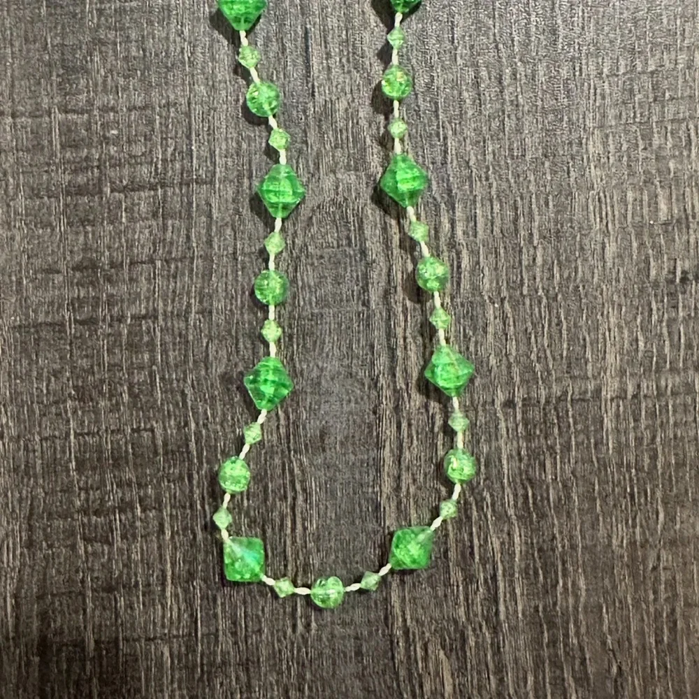 💞 Green Beaded Toddler Safety Necklace
